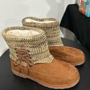 Calistoga Honey bee boots
